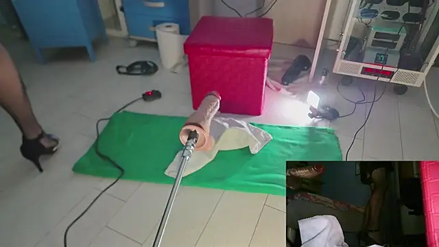 Snapshot of Sissy-Boys chatting on 01/18/25, 06:43 Sissy-Boys online show from 01/18/25, 06:43