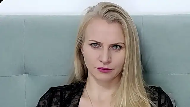 Snapshot of K__Adrienne chatting on 11/08/25, 06:02 K Adrienne online show from 11/08/25, 06:02