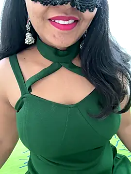 Snapshot of couplegoldxx chatting on 12/23/25, 05:38 couplegoldxx online show from 12/23/25, 05:38