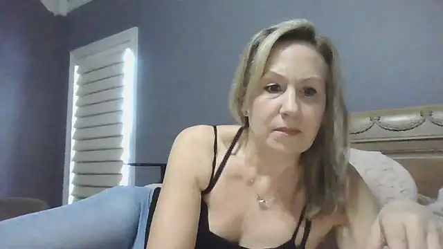 Lisaisluscious online show from 02/19/25, 02:34