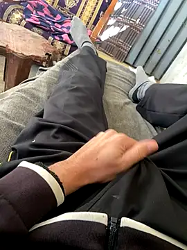 Snapshot of stevesaa chatting on 11/16/25, 11:27 stevesaa online show from 11/16/25, 11:27