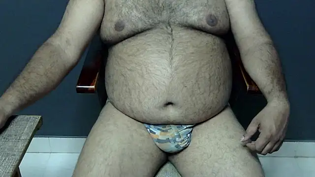 Snapshot of hairysubcub_70 chatting on 02/22/25, 01:13 hairysubcub 70 online show from 02/22/25, 01:13