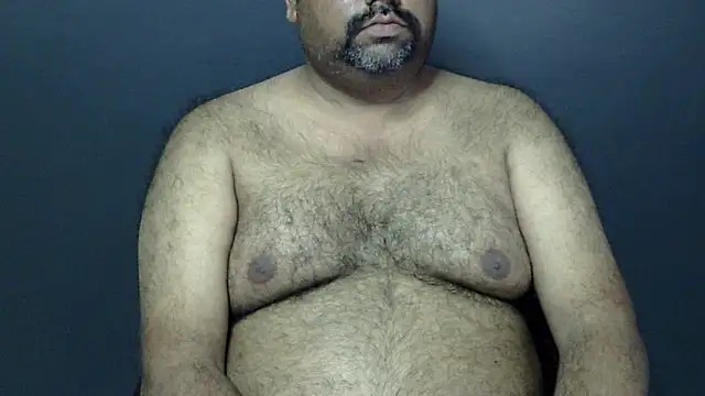 Snapshot of hairysubcub_70 chatting on 02/27/25, 10:04 hairysubcub 70 online show from 02/27/25, 10:04