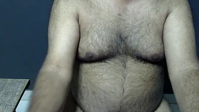 Snapshot of hairysubcub_70 chatting on 03/04/25, 01:17 hairysubcub 70 online show from 03/04/25, 01:17