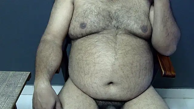 Snapshot of hairysubcub_70 chatting on 03/05/25, 06:12 hairysubcub 70 online show from 03/05/25, 06:12