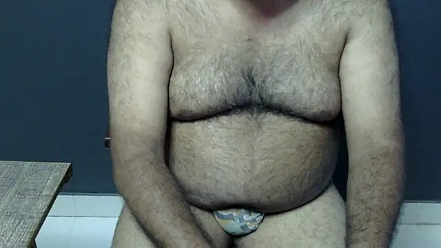 Snapshot of hairysubcub_70 chatting on 03/13/25, 10:26 hairysubcub 70 online show from 03/13/25, 10:26