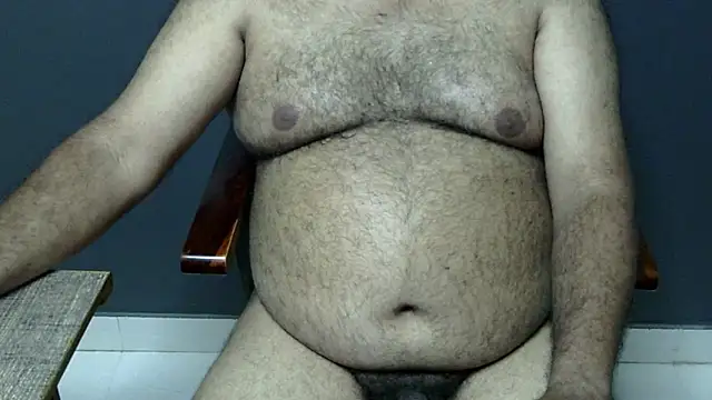 Snapshot of hairysubcub_70 chatting on 03/14/25, 01:46 hairysubcub 70 online show from 03/14/25, 01:46