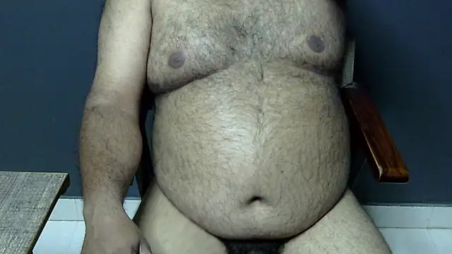 Snapshot of hairysubcub_70 chatting on 03/20/25, 01:15 hairysubcub 70 online show from 03/20/25, 01:15