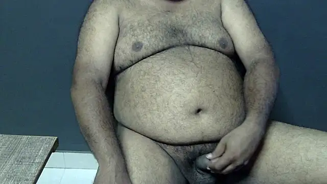 Snapshot of hairysubcub_70 chatting on 09/09/25, 05:40 hairysubcub 70 online show from 09/09/25, 05:40