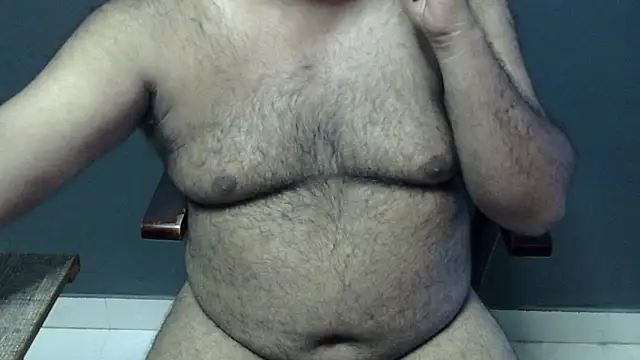 Snapshot of hairysubcub_70 chatting on 09/15/25, 07:41 hairysubcub 70 online show from 09/15/25, 07:41