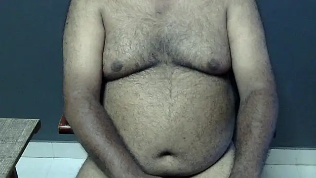 Snapshot of hairysubcub_70 chatting on 09/26/25, 07:23 hairysubcub 70 online show from 09/26/25, 07:23