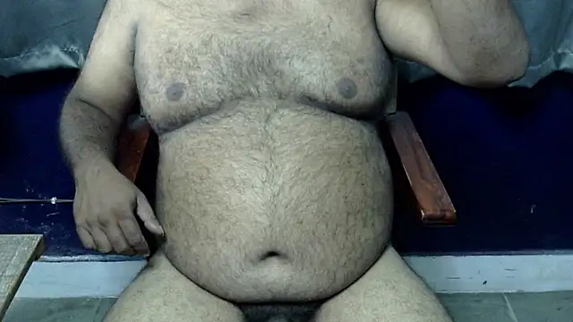 Snapshot of hairysubcub_70 chatting on 10/13/25, 07:41 hairysubcub 70 online show from 10/13/25, 07:41