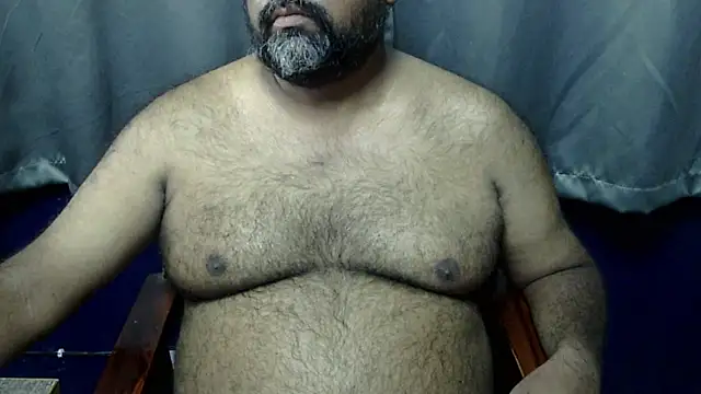 Snapshot of hairysubcub_70 chatting on 10/16/25, 08:26 hairysubcub 70 online show from 10/16/25, 08:26