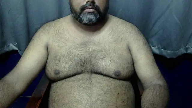 Snapshot of hairysubcub_70 chatting on 10/17/25, 08:06 hairysubcub 70 online show from 10/17/25, 08:06