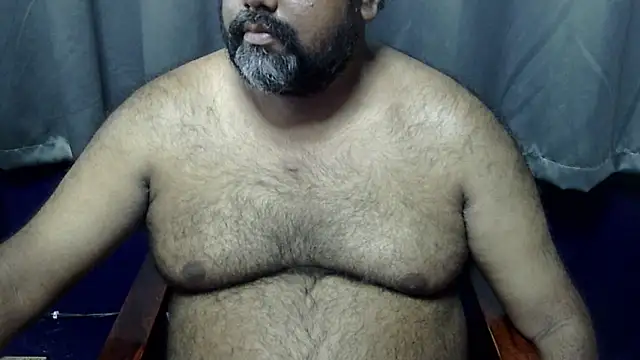 Snapshot of hairysubcub_70 chatting on 10/24/25, 08:33 hairysubcub 70 online show from 10/24/25, 08:33