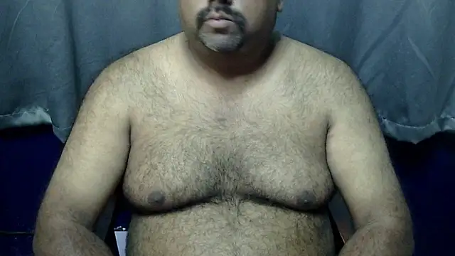 Snapshot of hairysubcub_70 chatting on 10/26/25, 05:24 hairysubcub 70 online show from 10/26/25, 05:24