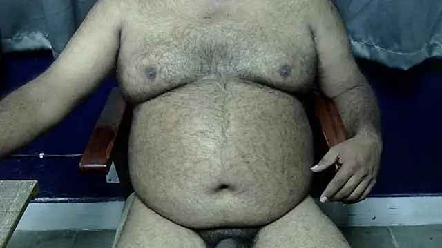 Snapshot of hairysubcub_70 chatting on 10/27/25, 07:23 hairysubcub 70 online show from 10/27/25, 07:23