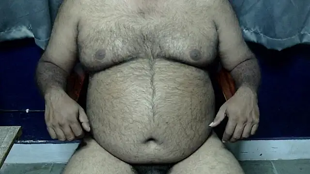 Snapshot of hairysubcub_70 chatting on 10/30/25, 03:35 hairysubcub 70 online show from 10/30/25, 03:35