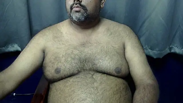 Snapshot of hairysubcub_70 chatting on 11/06/25, 07:31 hairysubcub 70 online show from 11/06/25, 07:31