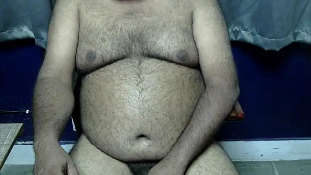 Snapshot of hairysubcub_70 chatting on 11/09/25, 05:44 hairysubcub 70 online show from 11/09/25, 05:44