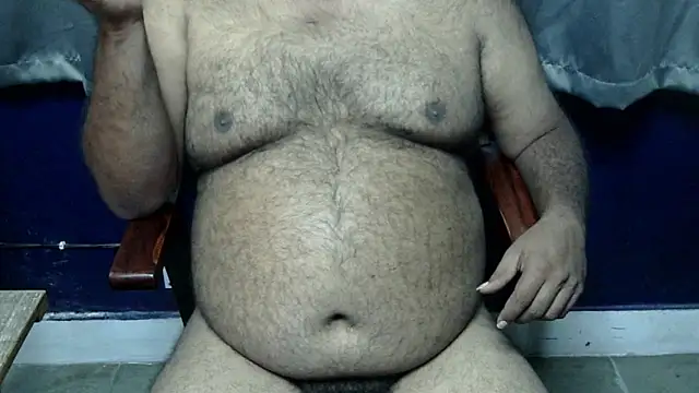 Snapshot of hairysubcub_70 chatting on 11/12/25, 04:46 hairysubcub 70 online show from 11/12/25, 04:46