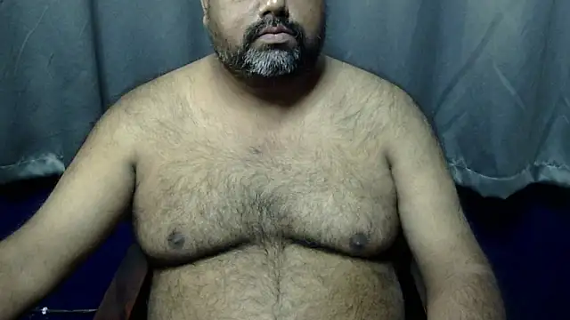 Snapshot of hairysubcub_70 chatting on 11/13/25, 04:44 hairysubcub 70 online show from 11/13/25, 04:44
