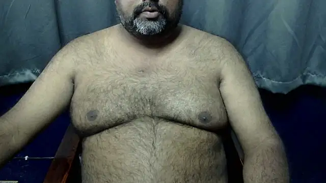Snapshot of hairysubcub_70 chatting on 11/15/25, 08:11 hairysubcub 70 online show from 11/15/25, 08:11