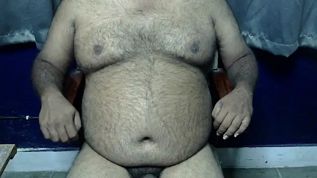 Snapshot of hairysubcub_70 chatting on 11/19/25, 04:56 hairysubcub 70 online show from 11/19/25, 04:56