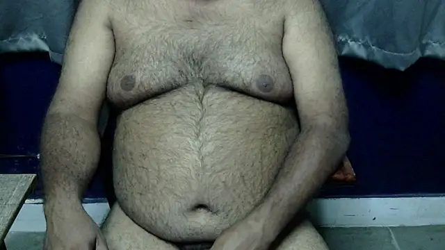 Snapshot of hairysubcub_70 chatting on 11/20/25, 05:12 hairysubcub 70 online show from 11/20/25, 05:12