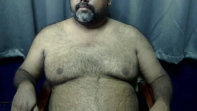 Snapshot of hairysubcub_70 chatting on 11/21/25, 07:51 hairysubcub 70 online show from 11/21/25, 07:51