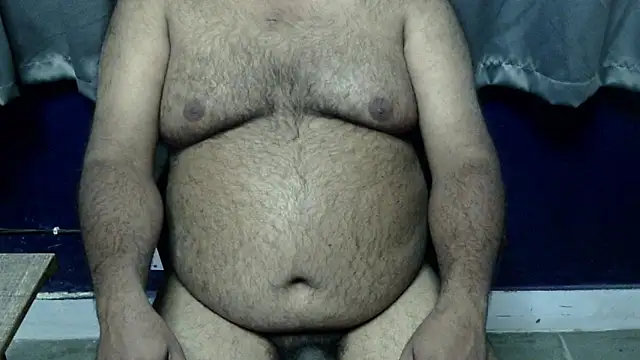 Snapshot of hairysubcub_70 chatting on 11/24/25, 05:45 hairysubcub 70 online show from 11/24/25, 05:45