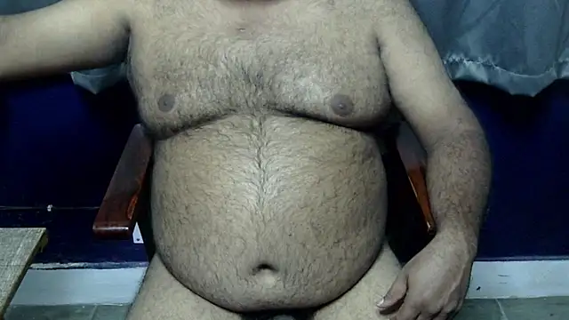 Snapshot of hairysubcub_70 chatting on 11/28/25, 05:26 hairysubcub 70 online show from 11/28/25, 05:26