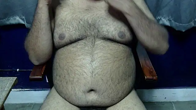 Snapshot of hairysubcub_70 chatting on 12/01/25, 04:12 hairysubcub 70 online show from 12/01/25, 04:12