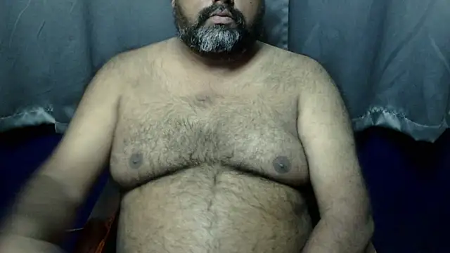 Snapshot of hairysubcub_70 chatting on 12/04/25, 04:33 hairysubcub 70 online show from 12/04/25, 04:33