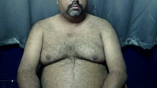 Snapshot of hairysubcub_70 chatting on 12/15/25, 04:39 hairysubcub 70 online show from 12/15/25, 04:39