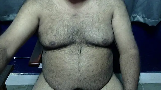 Snapshot of hairysubcub_70 chatting on 12/15/25, 04:44 hairysubcub 70 online show from 12/15/25, 04:44