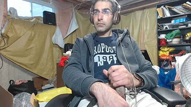 Snapshot of Gsmile1 chatting on 12/13/24, 08:15 Gsmile1 online show from 12/13/24, 08:15