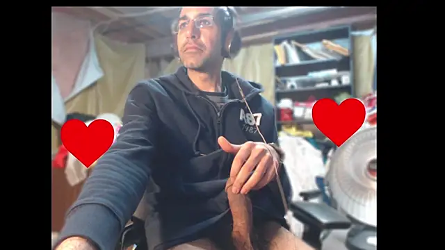 Snapshot of Gsmile1 chatting on 03/15/25, 04:43 Gsmile1 online show from 03/15/25, 04:43