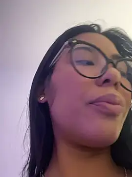 Snapshot of GenesisRuiz chatting on 03/18/26, 01:58 GenesisRuiz online show from 03/18/26, 01:58