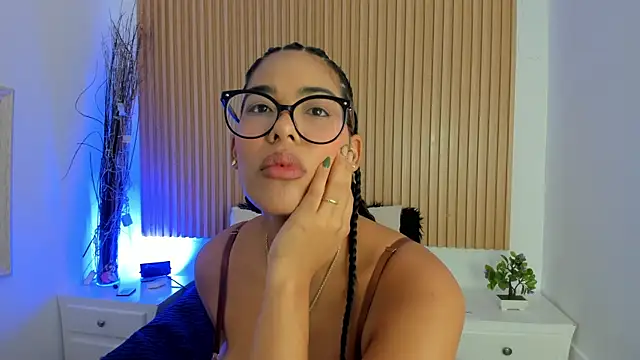 Snapshot of GenesisRuiz chatting on 04/16/26, 01:34 GenesisRuiz online show from 04/16/26, 01:34