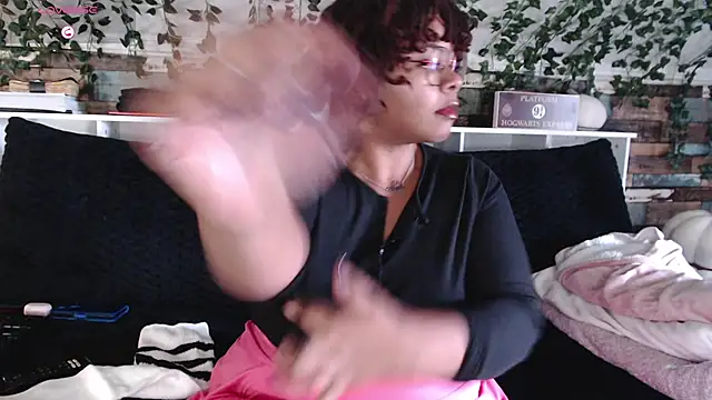 Snapshot of -khayaparker chatting on 12/20/24, 04:46 -khayaparker online show from 12/20/24, 04:46