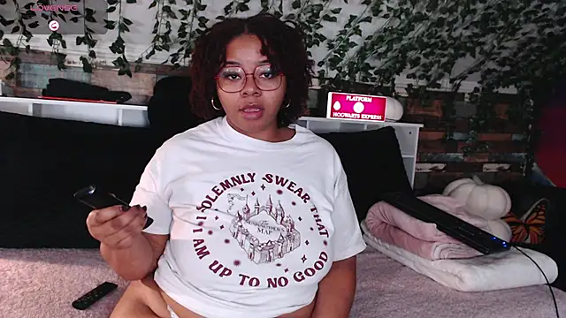 Snapshot of -khayaparker chatting on 12/22/24, 11:11 -khayaparker online show from 12/22/24, 11:11