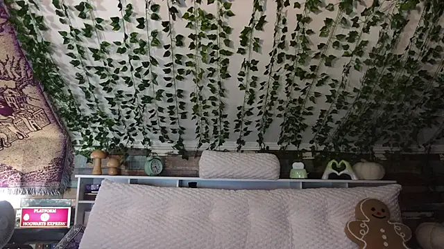 Snapshot of -khayaparker chatting on 03/12/25, 09:44 -khayaparker online show from 03/12/25, 09:44