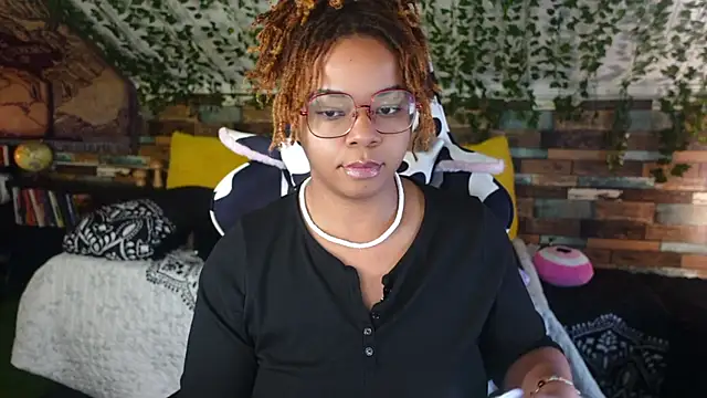 Snapshot of -khayaparker chatting on 09/08/25, 03:44 -khayaparker online show from 09/08/25, 03:44