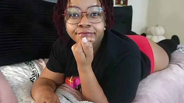 Snapshot of -khayaparker chatting on 11/08/25, 02:39 -khayaparker online show from 11/08/25, 02:39