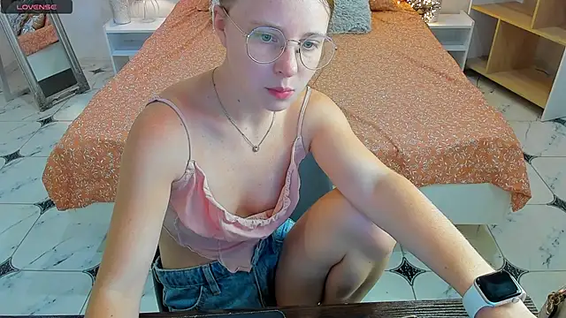 Snapshot of CharmedDoll chatting on 09/16/25, 12:28 CharmedDoll online show from 09/16/25, 12:28