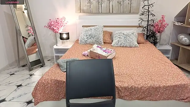 Snapshot of CharmedDoll chatting on 09/23/25, 12:30 CharmedDoll online show from 09/23/25, 12:30