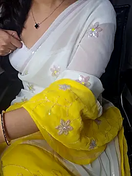 aliyaah singh online show from 10/08/25, 06:16