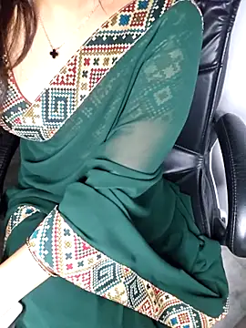 Snapshot of aliyaah_singh chatting on 05/05/26, 06:05 aliyaah singh online show from 05/05/26, 06:05