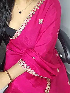Snapshot of aliyaah_singh chatting on 06/12/26, 05:56 aliyaah singh online show from 06/12/26, 05:56